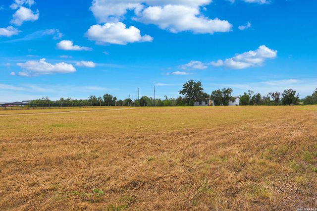 670 Nickerson Farms Rd, Seguin, TX 78155