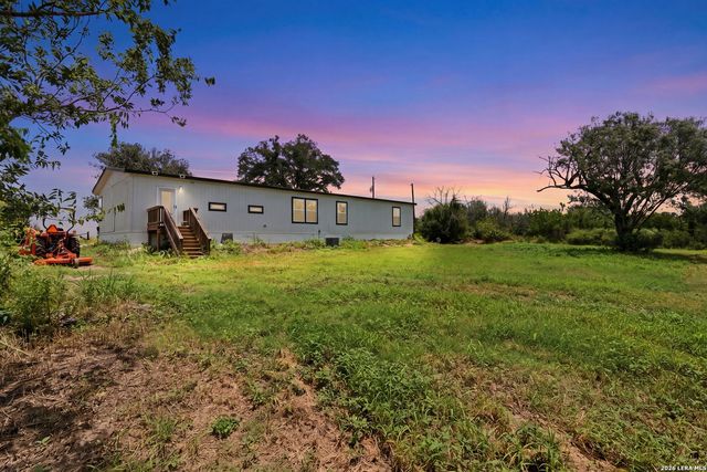 670 Nickerson Farms Rd, Seguin, TX 78155
