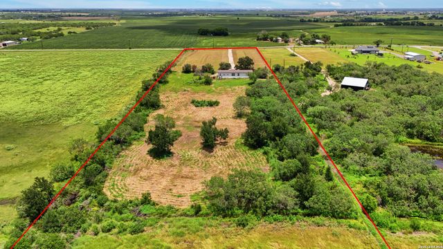 670 Nickerson Farms Rd, Seguin, TX 78155