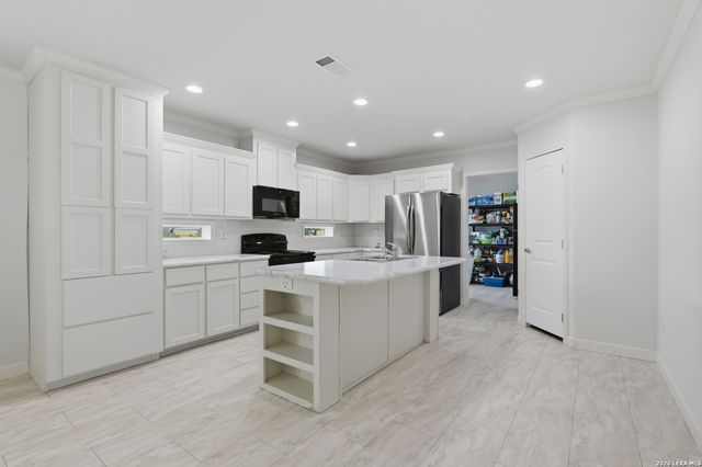 670 Nickerson Farms Rd, Seguin, TX 78155