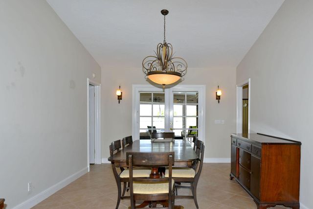 19 Dunbar Road, Palm Beach Gardens, FL 33418
