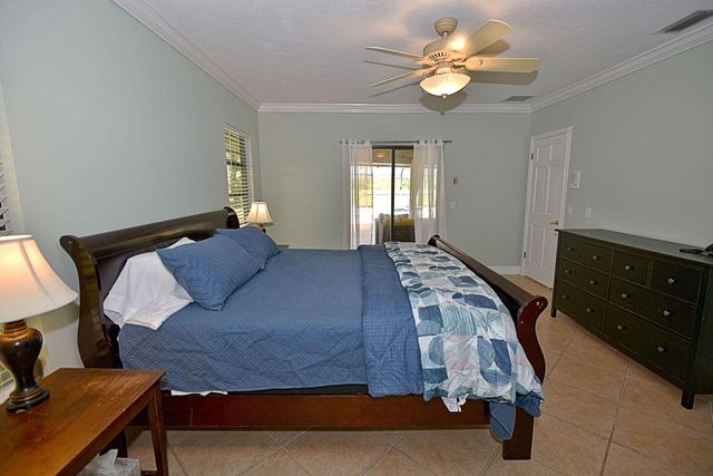 19 Dunbar Road, Palm Beach Gardens, FL 33418