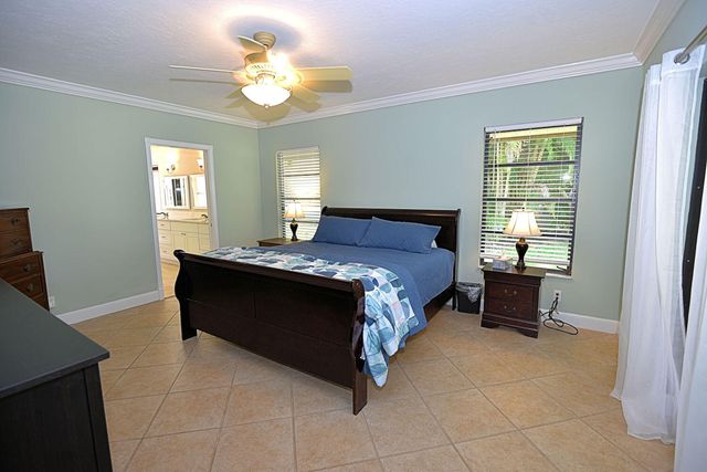 19 Dunbar Road, Palm Beach Gardens, FL 33418