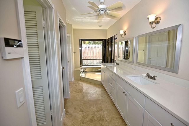 19 Dunbar Road, Palm Beach Gardens, FL 33418