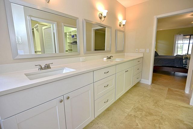 19 Dunbar Road, Palm Beach Gardens, FL 33418