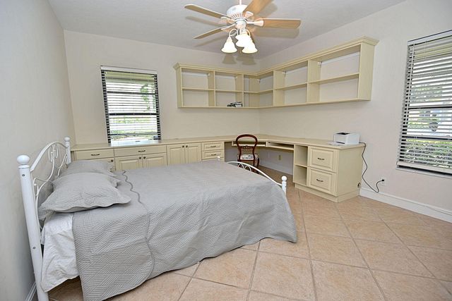 19 Dunbar Road, Palm Beach Gardens, FL 33418