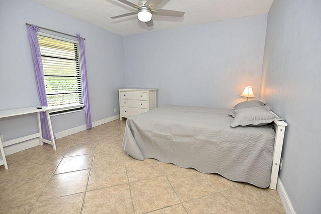 19 Dunbar Road, Palm Beach Gardens, FL 33418