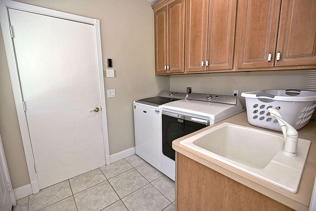 19 Dunbar Road, Palm Beach Gardens, FL 33418