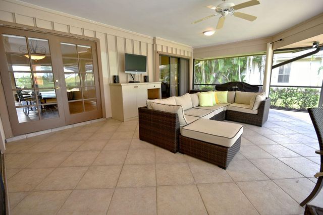 19 Dunbar Road, Palm Beach Gardens, FL 33418