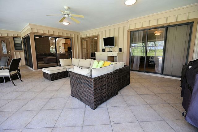 19 Dunbar Road, Palm Beach Gardens, FL 33418