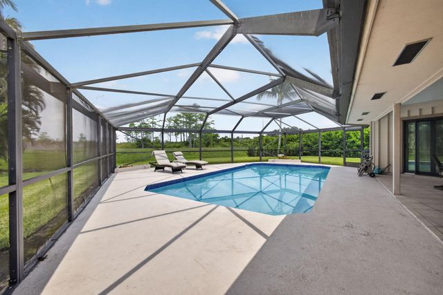 19 Dunbar Road, Palm Beach Gardens, FL 33418