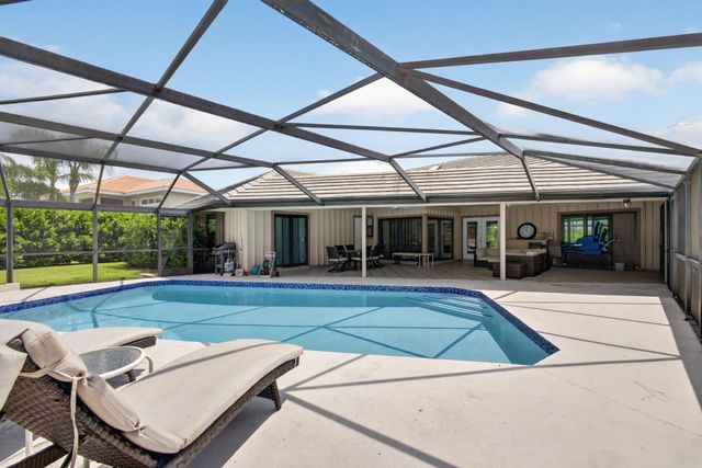 19 Dunbar Road, Palm Beach Gardens, FL 33418