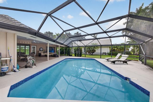 19 Dunbar Road, Palm Beach Gardens, FL 33418