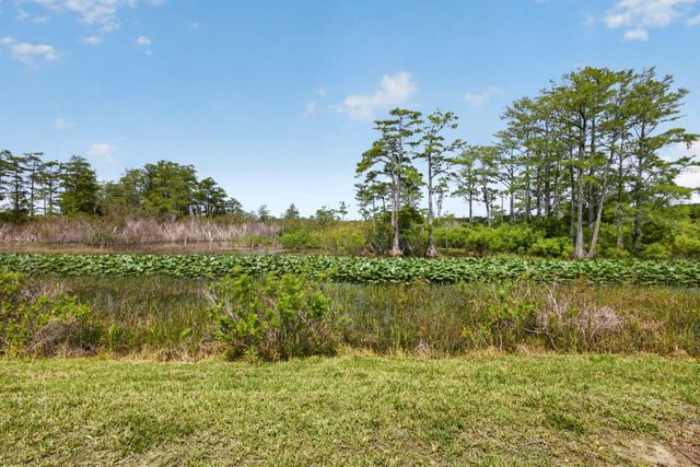 19 Dunbar Road, Palm Beach Gardens, FL 33418