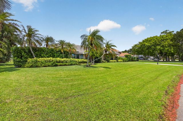 19 Dunbar Road, Palm Beach Gardens, FL 33418