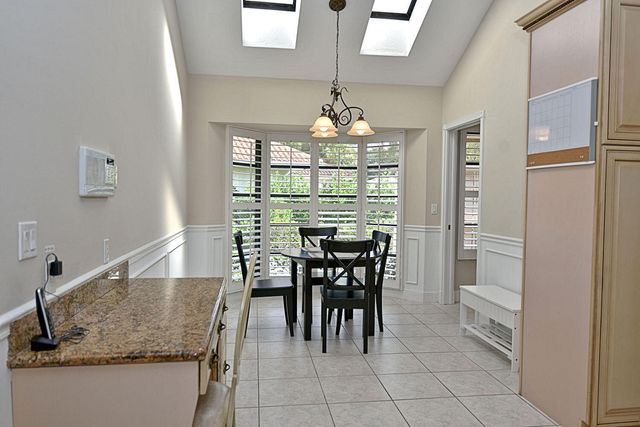 19 Dunbar Road, Palm Beach Gardens, FL 33418