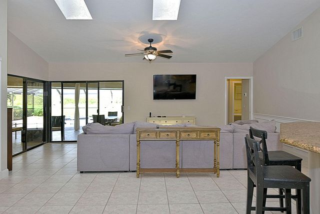 19 Dunbar Road, Palm Beach Gardens, FL 33418