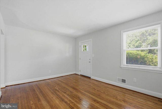 5715 BUGLER ST, Capitol Heights, MD 20743