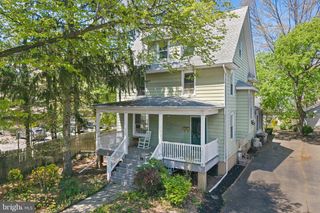 19 CLINTON PL, Metuchen, NJ 08840