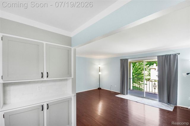 29257 Hayes Road 7, Warren, MI 48088