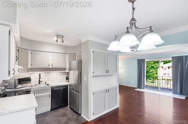 29257 Hayes Road 7, Warren, MI 48088