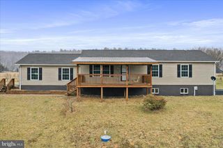 35 WATERSTONE LN, Berkeley Springs, WV 25411