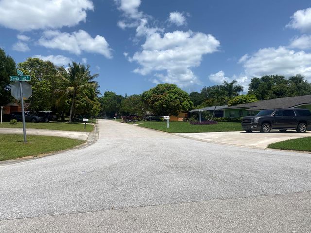 2404 Holiday Court, Fort Pierce, FL 34982