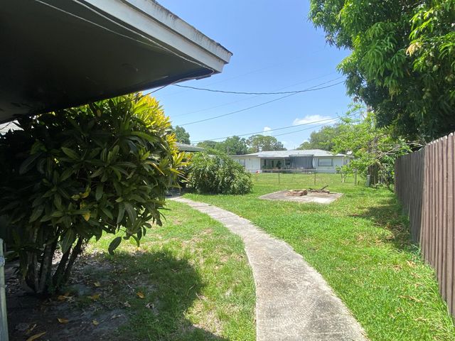 2404 Holiday Court, Fort Pierce, FL 34982