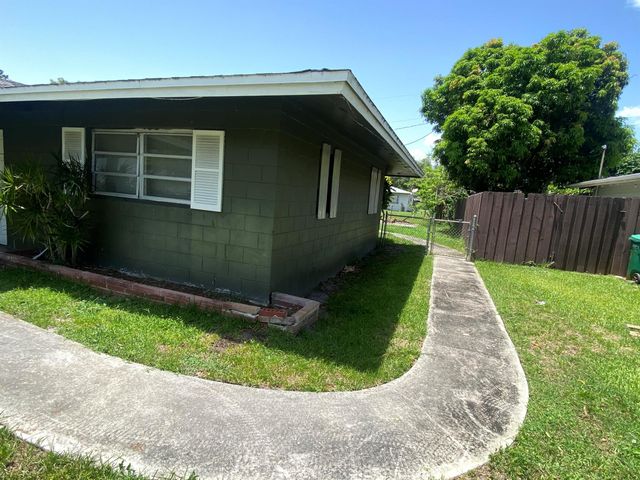 2404 Holiday Court, Fort Pierce, FL 34982