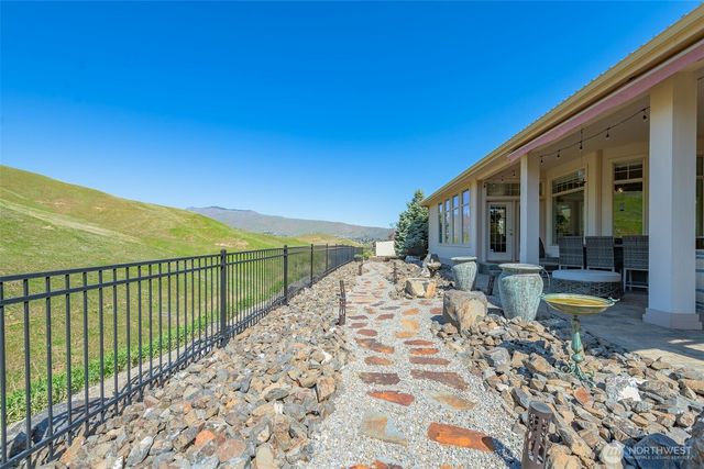 2062 Maiden Lane, Wenatchee, WA 98801