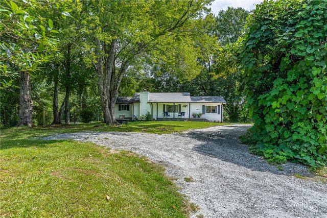 203 Muller Road, Walhalla, SC 29691