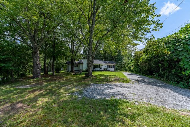 203 Muller Road, Walhalla, SC 29691