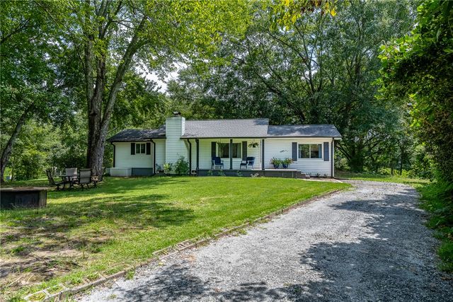 203 Muller Road, Walhalla, SC 29691