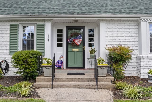 138 Country Lane, Frankfort, KY 40601