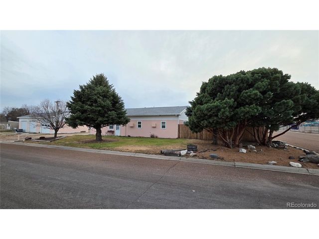 717 Ash St, Julesburg, CO 80737