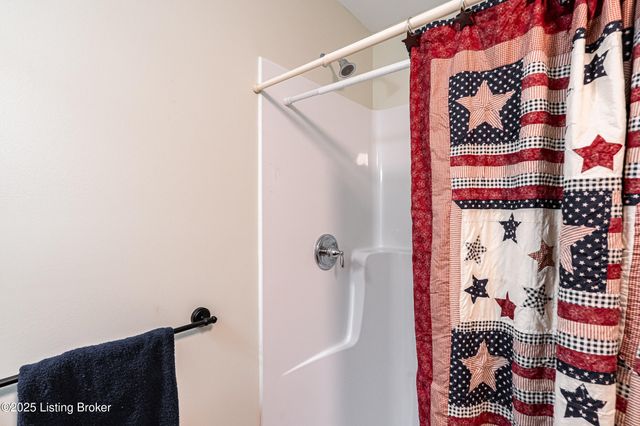 128 Ochs Ln, Bloomfield, KY 40008