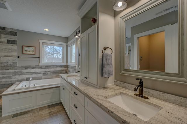 1264 10th Street N, North Hudson, WI 54016