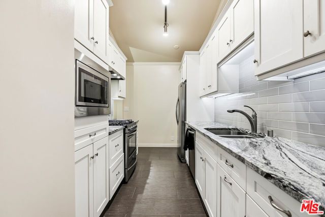 6425 Green Valley Circle 304, Culver City, CA 90230