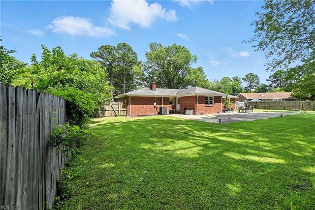1120 Chesslawn CIR E, Chesapeake, VA 23320