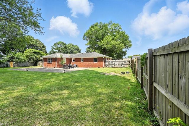 1120 Chesslawn CIR E, Chesapeake, VA 23320