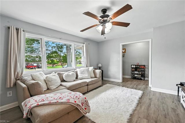 1120 Chesslawn CIR E, Chesapeake, VA 23320