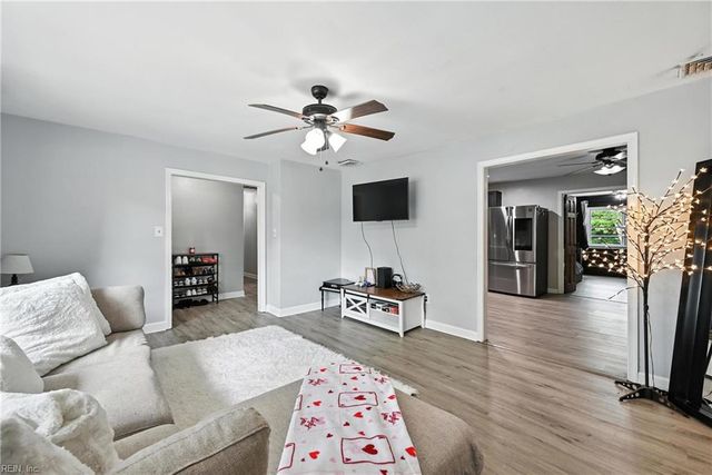 1120 Chesslawn CIR E, Chesapeake, VA 23320