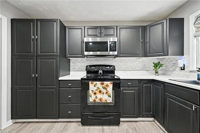 1120 Chesslawn CIR E, Chesapeake, VA 23320