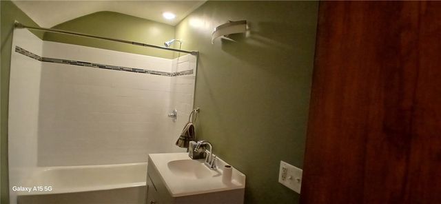 183 Thorncliffe Drive, Irondequoit, NY 14617