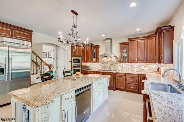 7 Alton Way, Scotch Plains Twp., NJ 07076