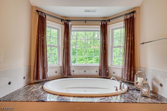7 Alton Way, Scotch Plains Twp., NJ 07076