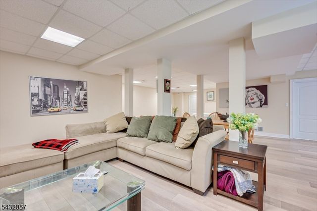 7 Alton Way, Scotch Plains Twp., NJ 07076