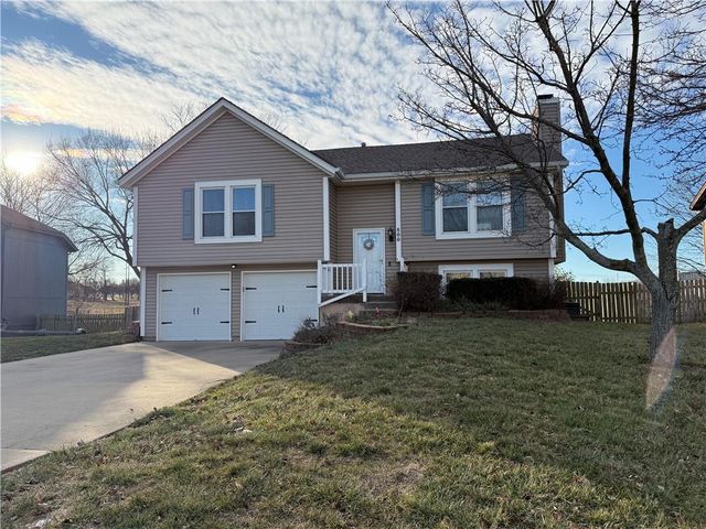 800 20TH Avenue S, Greenwood, MO 64034
