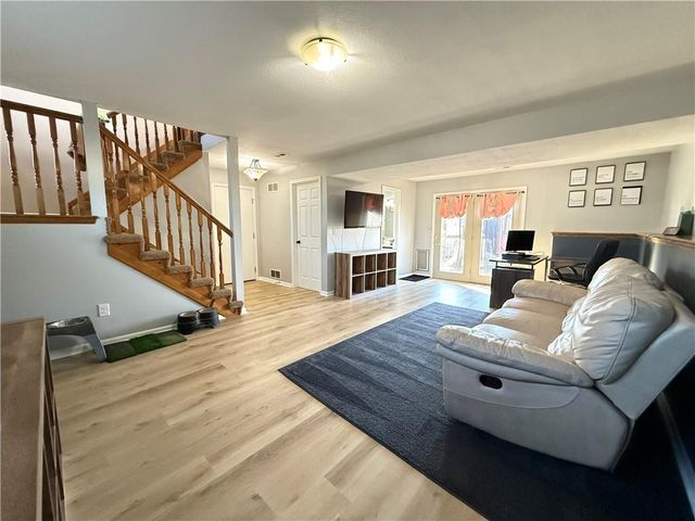 800 20TH Avenue S, Greenwood, MO 64034