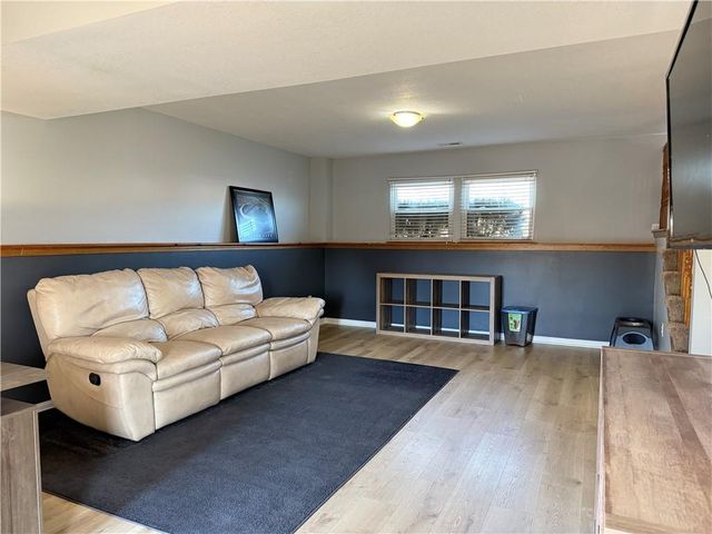 800 20TH Avenue S, Greenwood, MO 64034